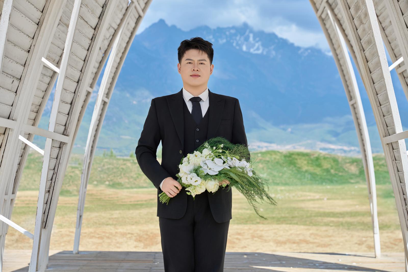 新郎单人婚纱